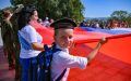В День Государственного флага Российской Федерации был поднят триколор размером 6×9 метров